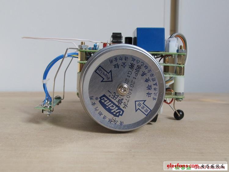 機器人制作：模擬計算機循線小車