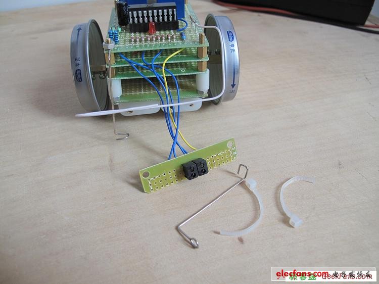 機器人制作：模擬計算機循線小車