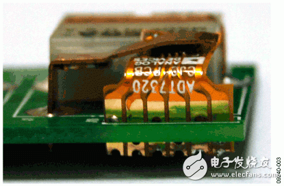 圖3. 安裝在柔性PCB上ADT7320的側(cè)視圖