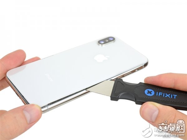 iPhone X最專業(yè)深度拆解！驚現(xiàn)神秘芯片