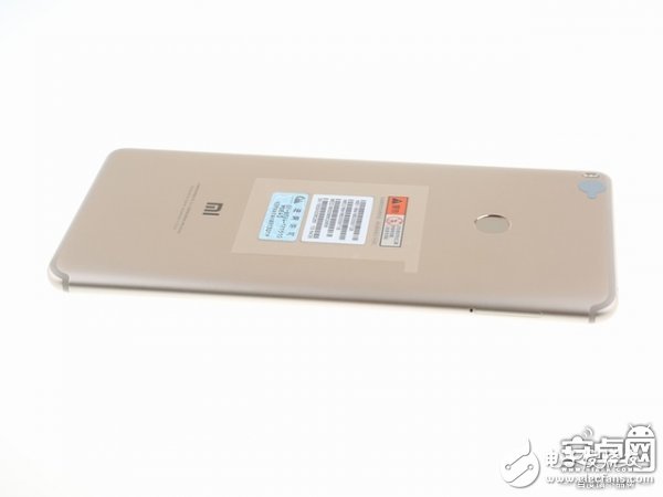 小米Max 2手機拆解：動手難度不高，容易維修