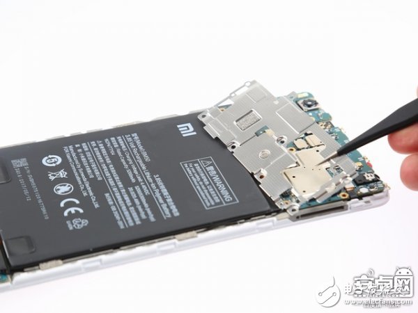 小米Max 2手機拆解：動手難度不高，容易維修