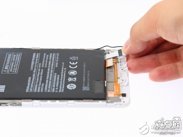 小米Max 2手機拆解：動手難度不高，容易維修