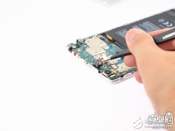 MyFixGuide拆解小米Max 2：模塊化元件容易維修