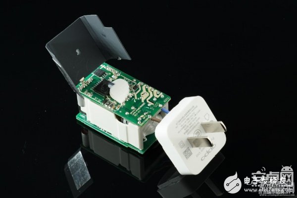 誰是李鬼？真假OPPO VOOC閃充充電器對(duì)比拆解