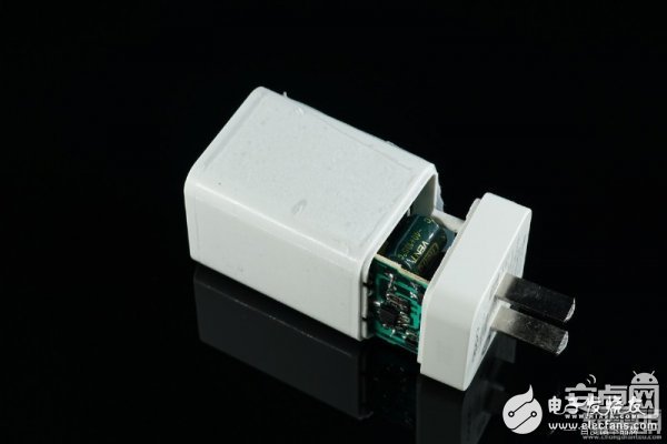 誰是李鬼？真假OPPO VOOC閃充充電器對(duì)比拆解
