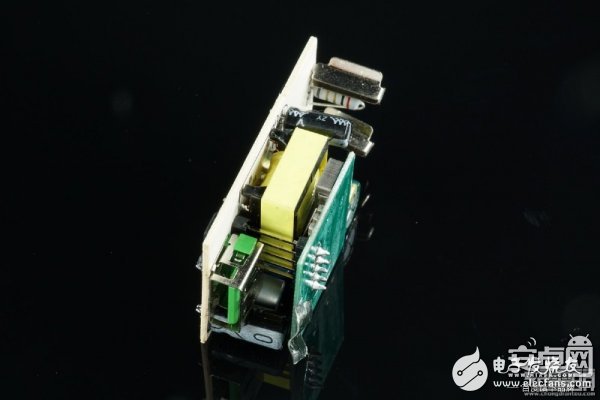 誰是李鬼？真假OPPO VOOC閃充充電器對(duì)比拆解