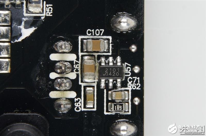 小米6口USB充電器60W快充版上手評(píng)測(cè)及拆解：首次使用南芯芯片